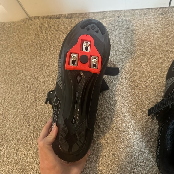 Black and Gray Cycling Shoes - Picture 2 of 3